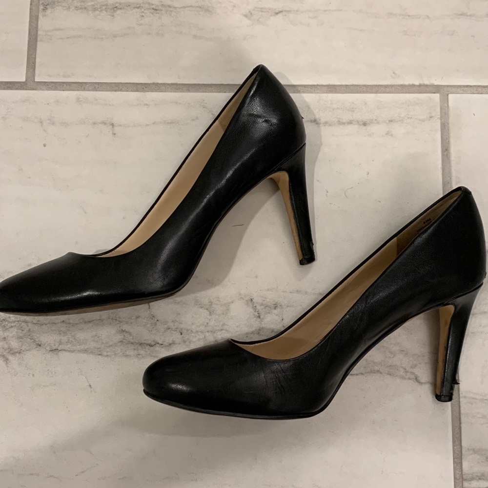 Nine West rounded toe black pump - size 6.5